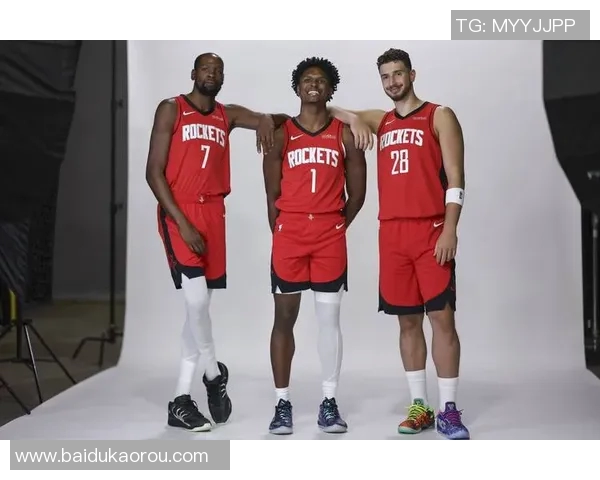 火箭队与小牛队季前赛精彩对决展现新赛季球队实力与战术布局